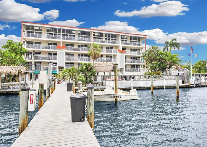 Eleuthera - 2X2 Fully Updated Old Town Waterfront Corner Condo