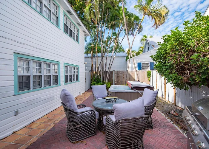Duval Hideaway