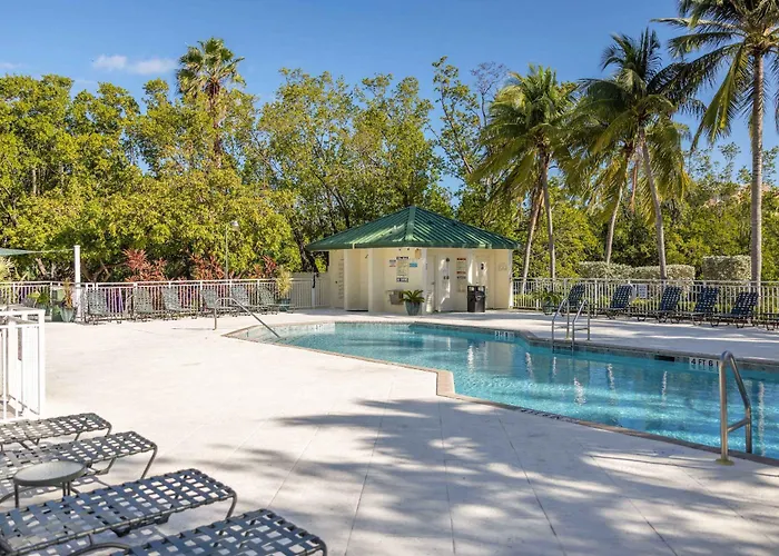 Tortuga Suite At Sunrise Suites Resort - Heated Pool, Hot Tub & Free Parking